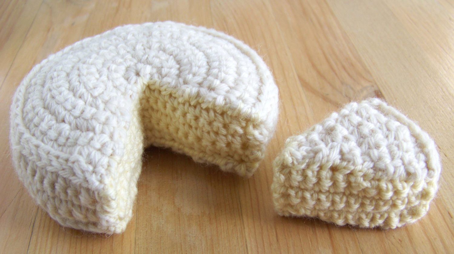 Camembert en laine fait au crochet