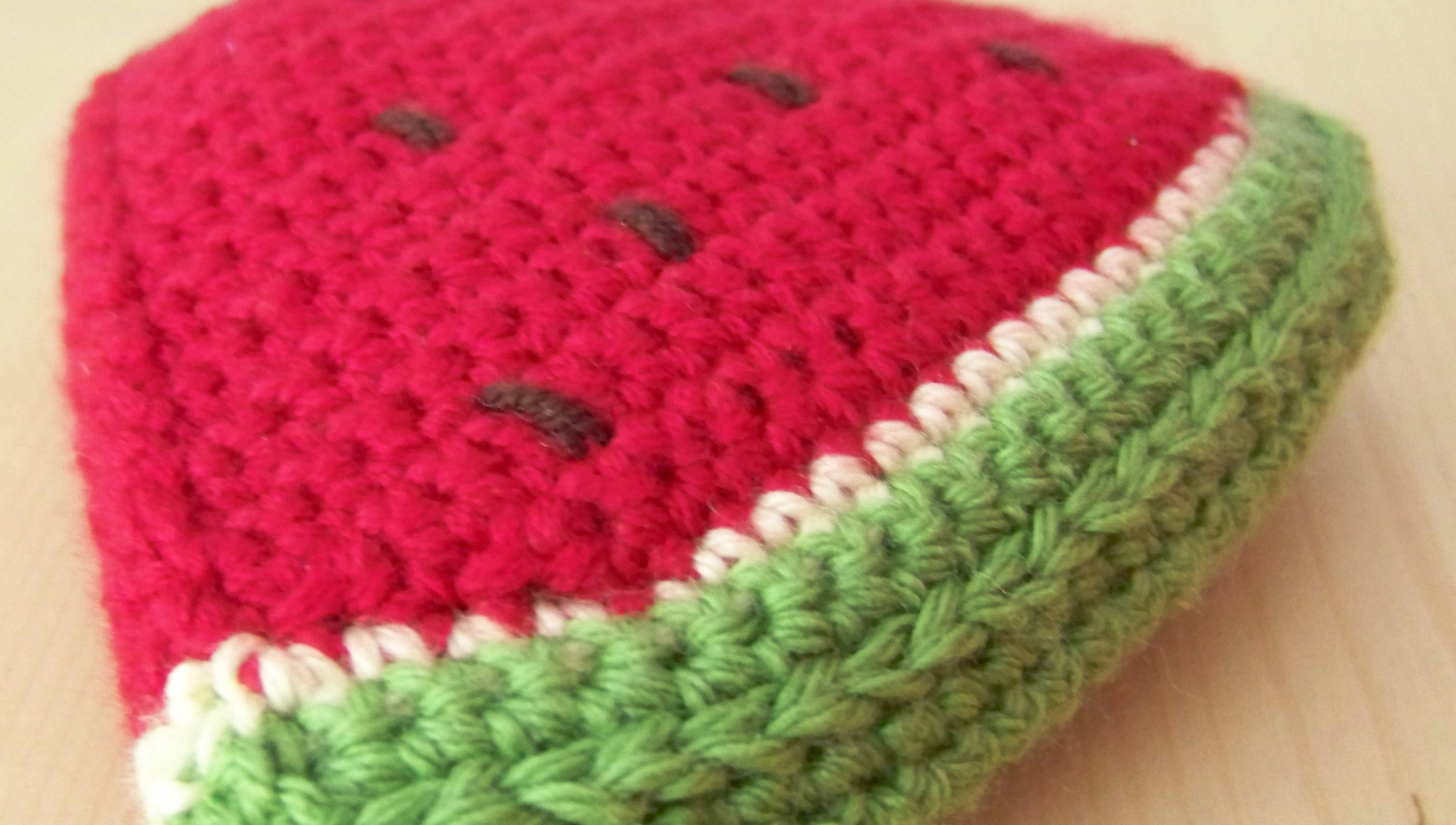 Tranche de pastèque en laine faite au crochet