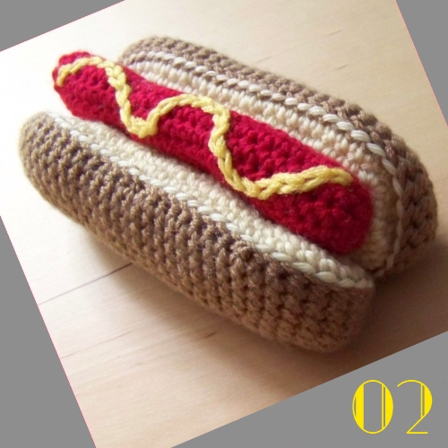 Un hot-dog en coton fabriqué en crochet
