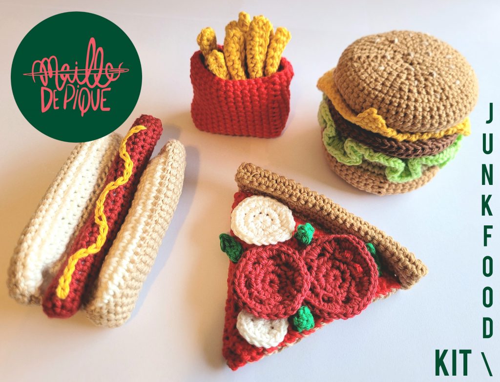 Dinette en crochet
Junk Food : Hamburger, hot-dog, pizza et portion de frites.