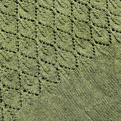 Tricoter un T-shirt en coton avec un motif feuille