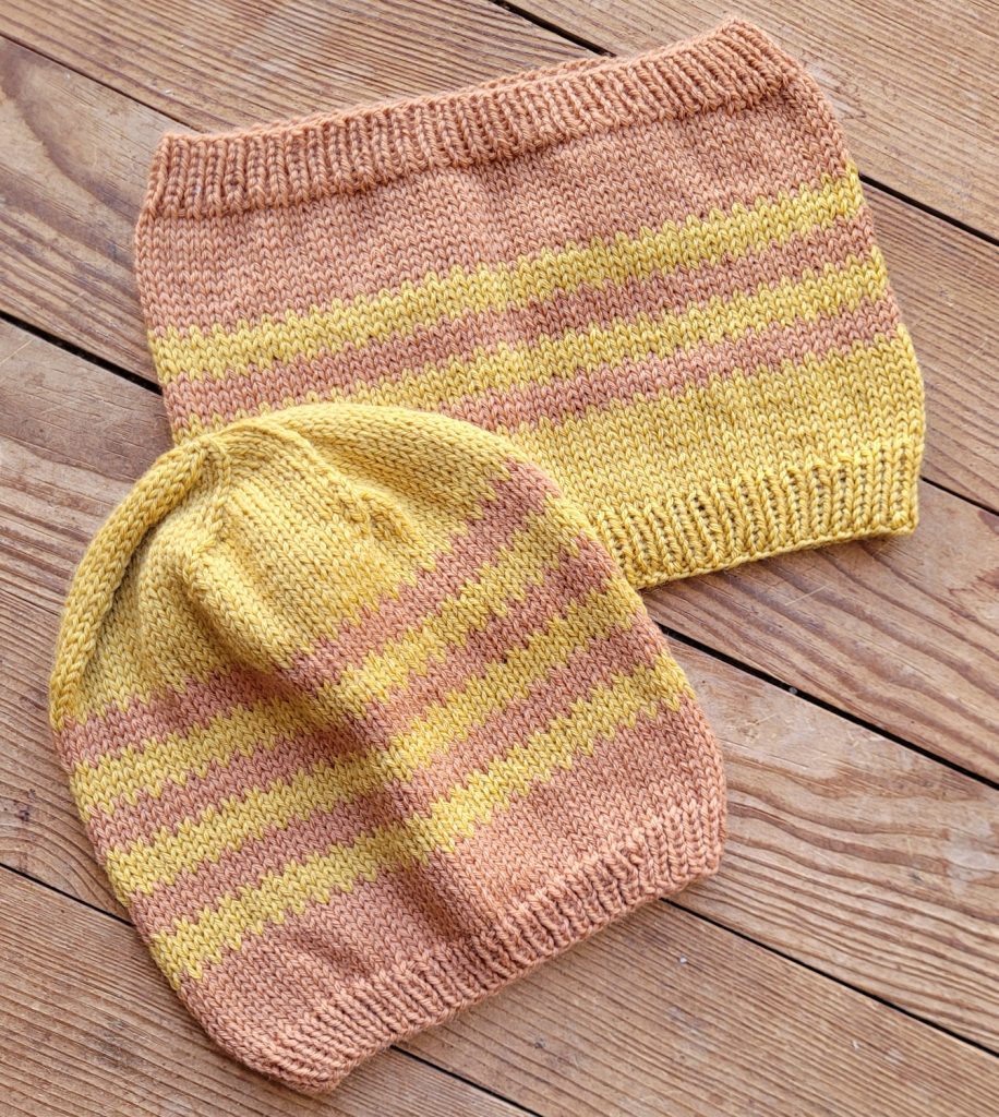 Rayures brisées tricotées avec des mailles glissées.