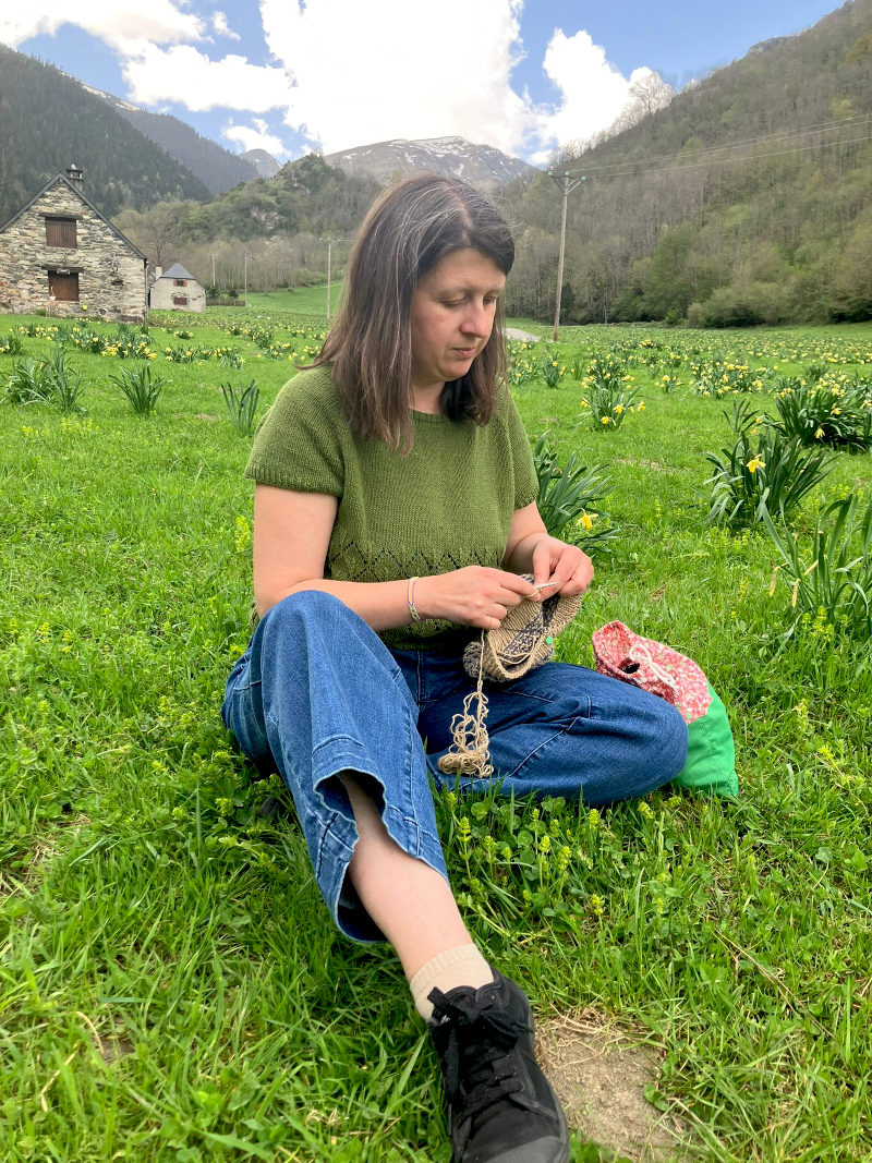 Hélène tricoteuse Maille de Pique dans les Pyrénées
